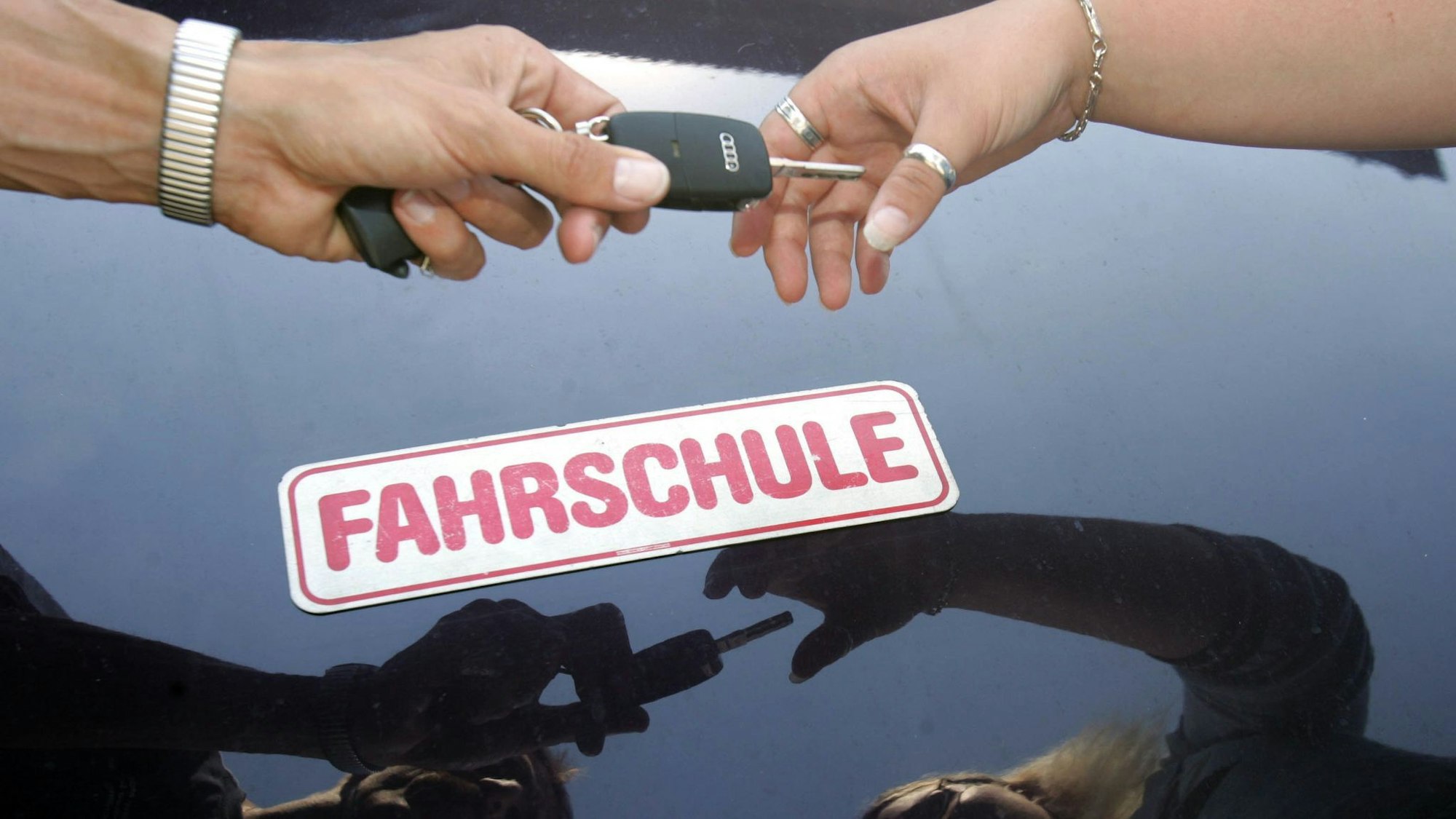 Führerschein machen - oder doch lieber warten, bis alle Autos von selbst fahren? (Symbolbild)