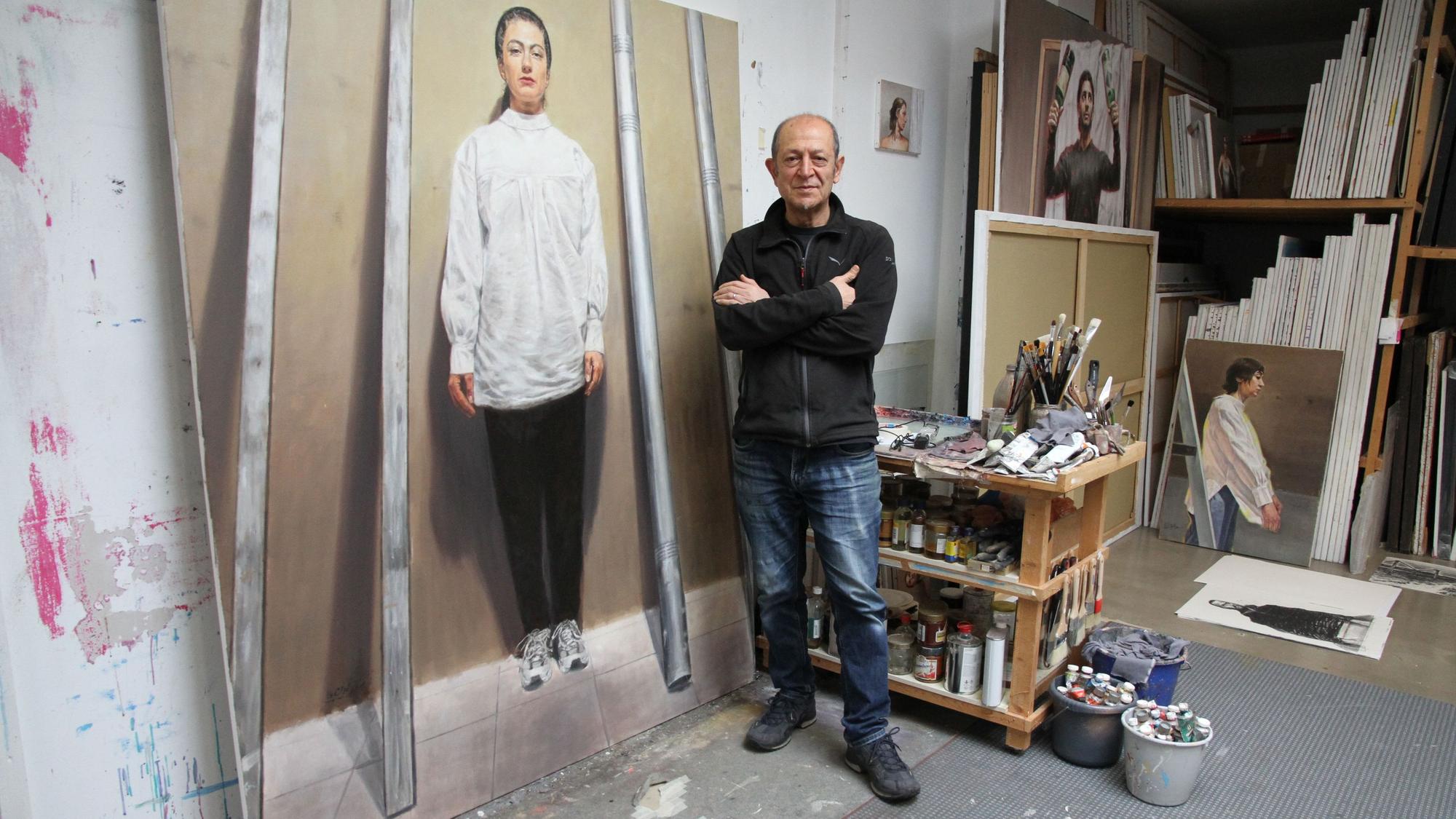 Künstler Masoud Sadedin in seinem Atelier im Kunsthaus Troisdorf