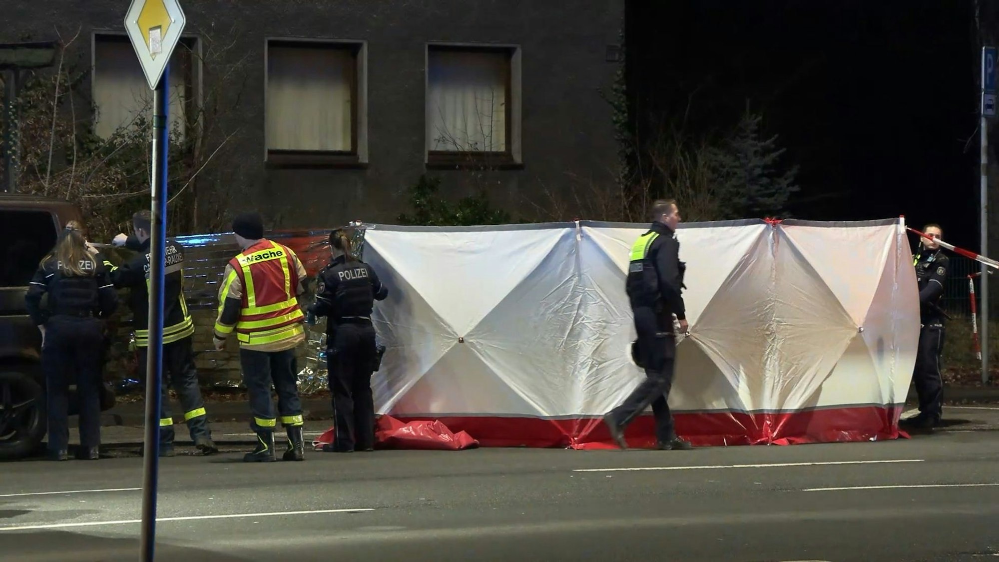 Mädchen kommt frei.