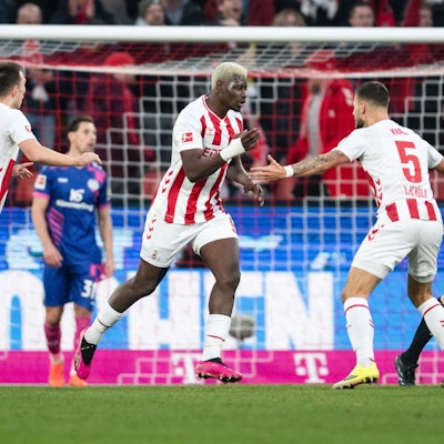 Der zur zweiten Halbzeit eingewechselte Kölner Mittelstürmer Ragnar Ache traf per Kopf zum 1:1-Ausgleich und sorgte auch für das Siegtor.