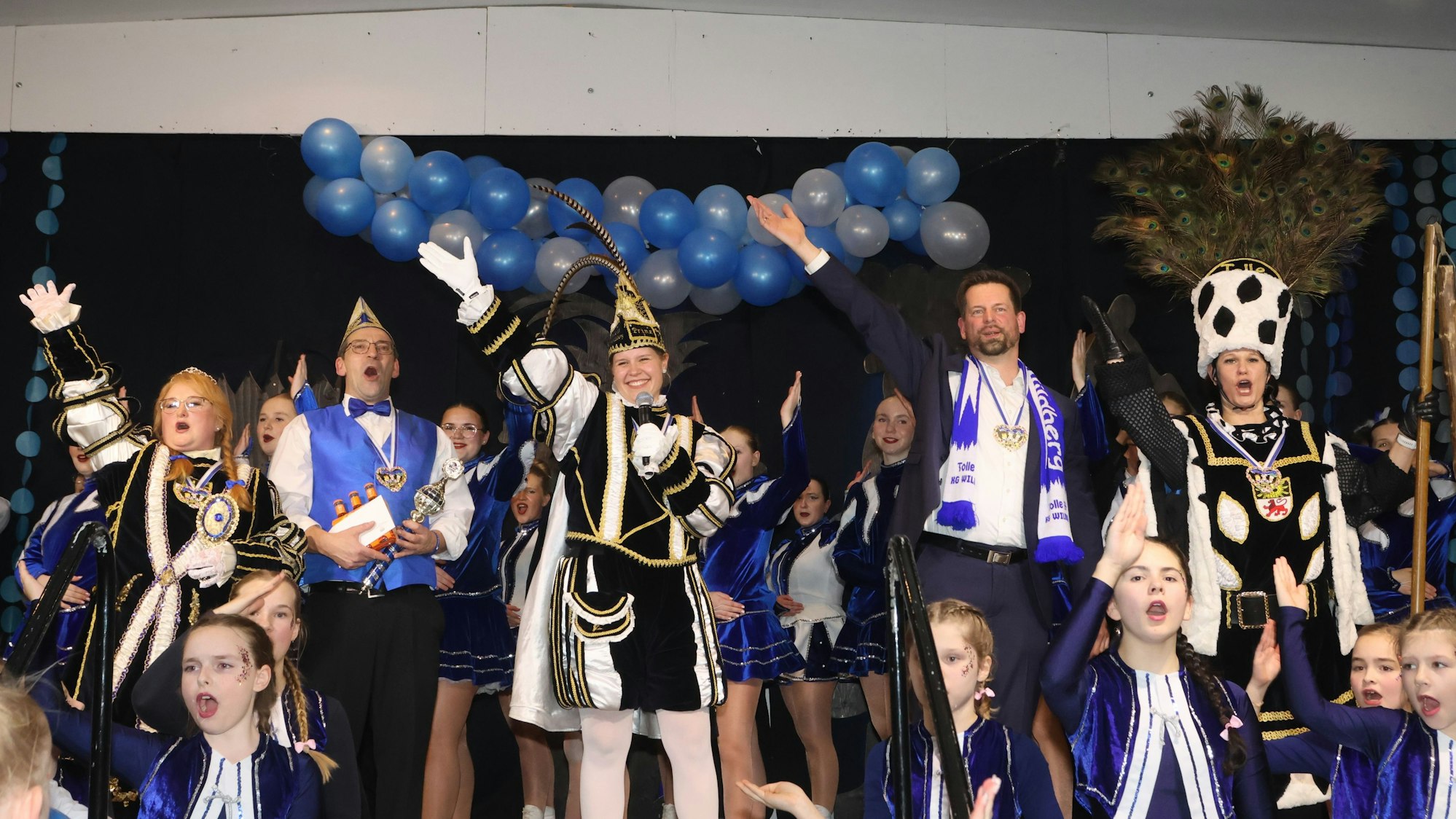 Tolle Stimmung herrschte bei der Proklamation des Damendreigestirns durch Bürgermeister Jan Gutowski.
