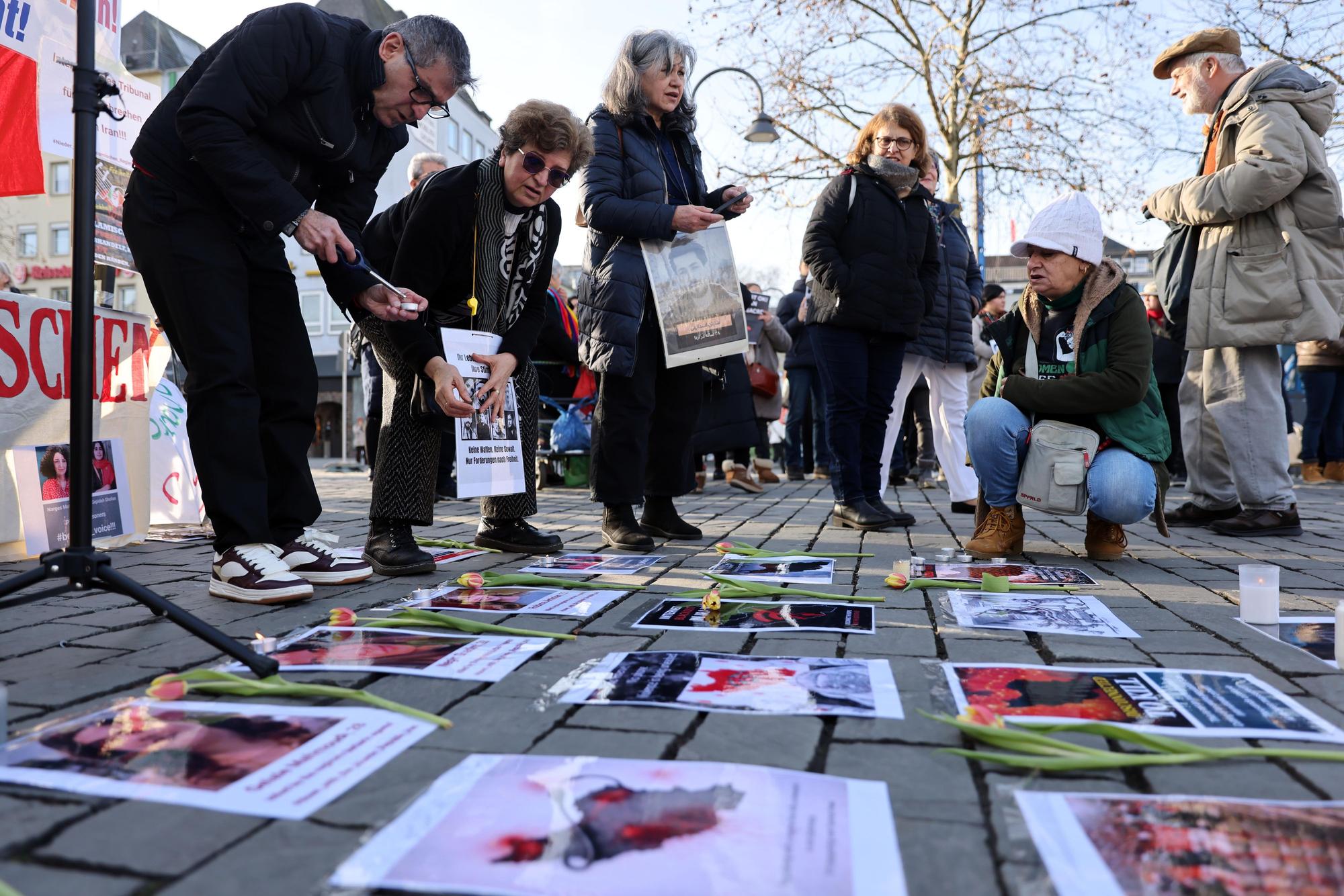 Bei den Demos gedachten Teilnehmer der vom Mullah-Regime im Iran ermordeten Menschen.