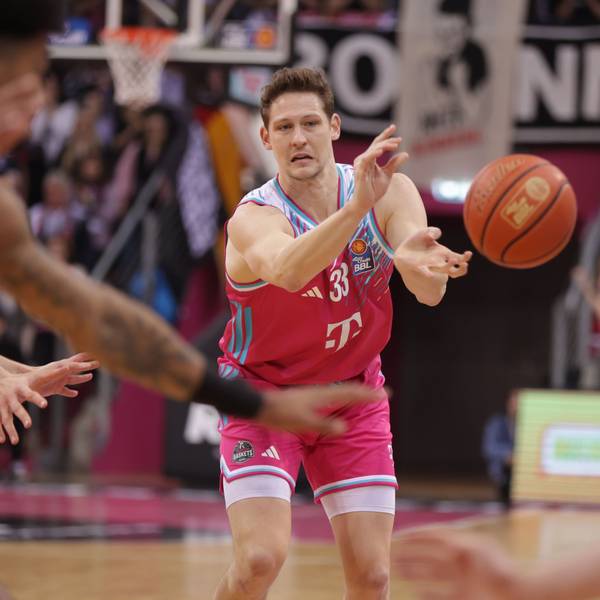 Power Forward Patrick Heckmann (links) ist der Vater des Bonner Sieges bei den Riesen Ludwigsburg.