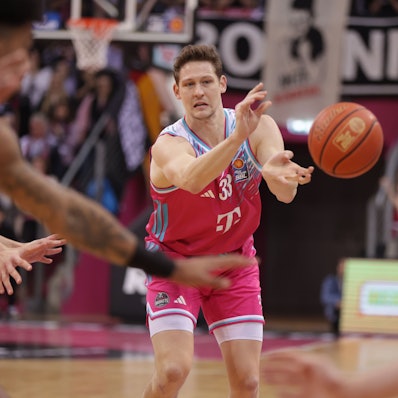 Power Forward Patrick Heckmann (links) ist der Vater des Bonner Sieges bei den Riesen Ludwigsburg.