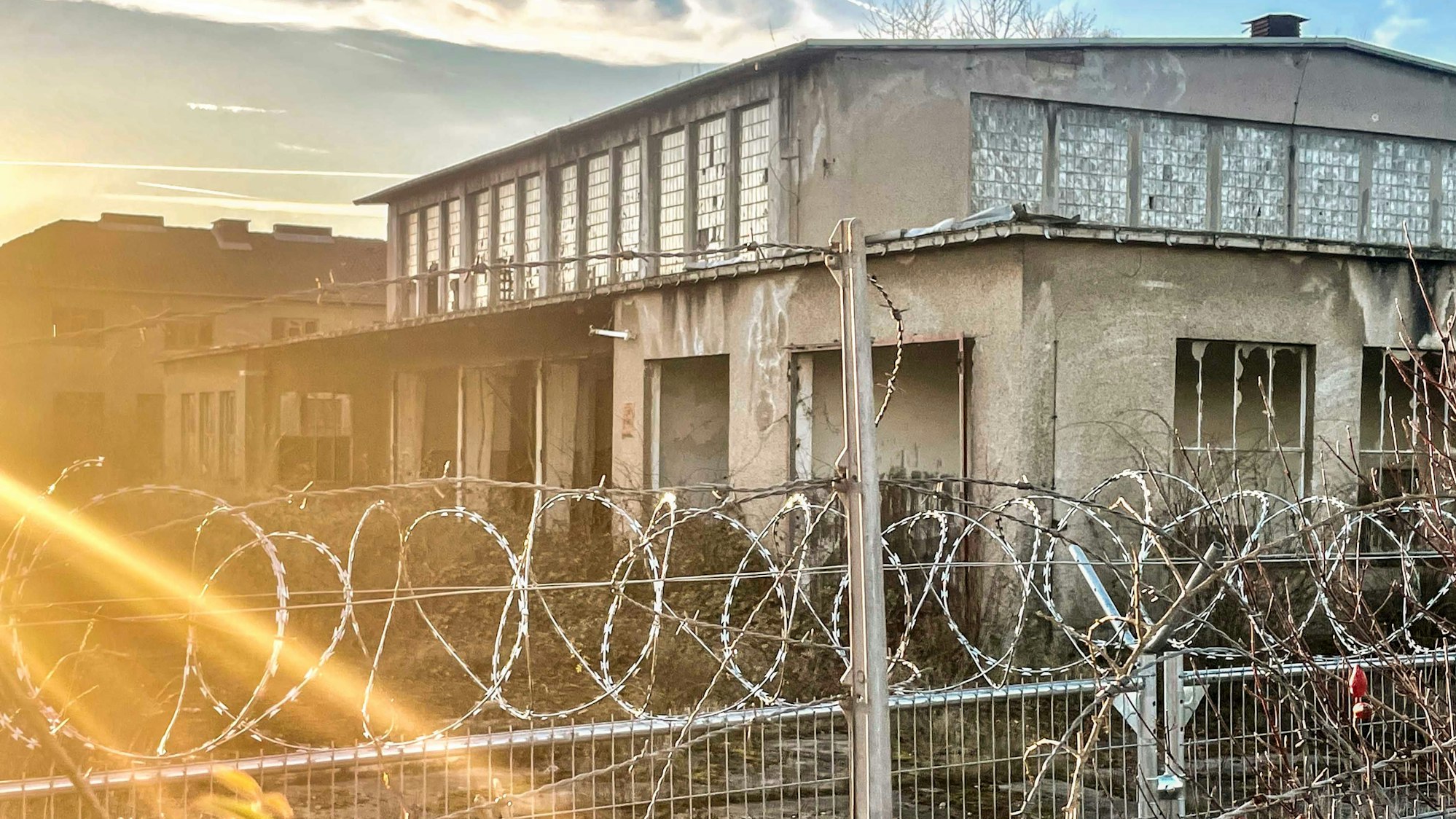 Das Bild zeigt ein Gebäude auf dem Gelände der ehemaligen belgischen Kaserne in Euskirchen.