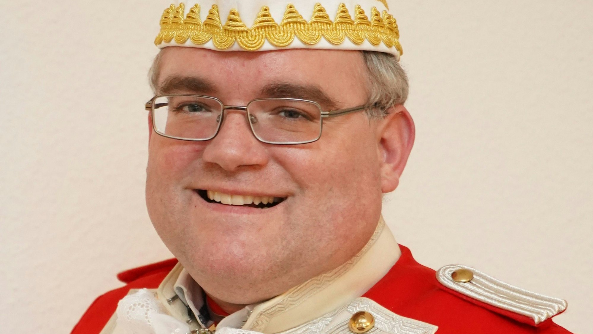 Michael Offizier, Mitarbeiter der Pressestelle Frechen, ist seit 2009 bei der Prinzengarde Frechen, seit 2015 Senator.