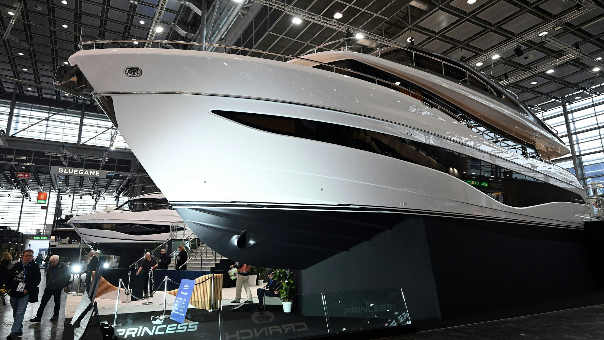 Ein Hingucker auf derWassersportmesse boot in Düsseldorf: Eine Princess X 80 steht auf dem Messestand. Die 25,11 Meter lange Jacht kostet zwischen fünf und sechs Millionen Euro.