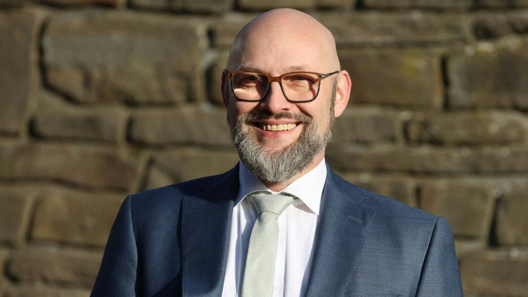 Das Foto zeigt Thomas Hellbusch (55), der im September direkt als neuer Nümbrechter Bürgermeister gewählt wurde.