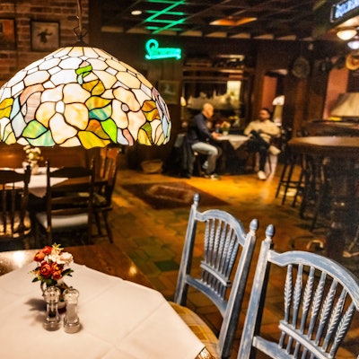 Das ehemalige Gasthaus Nolden ist nun mit Tiffany-Lampen das neue Polonia.