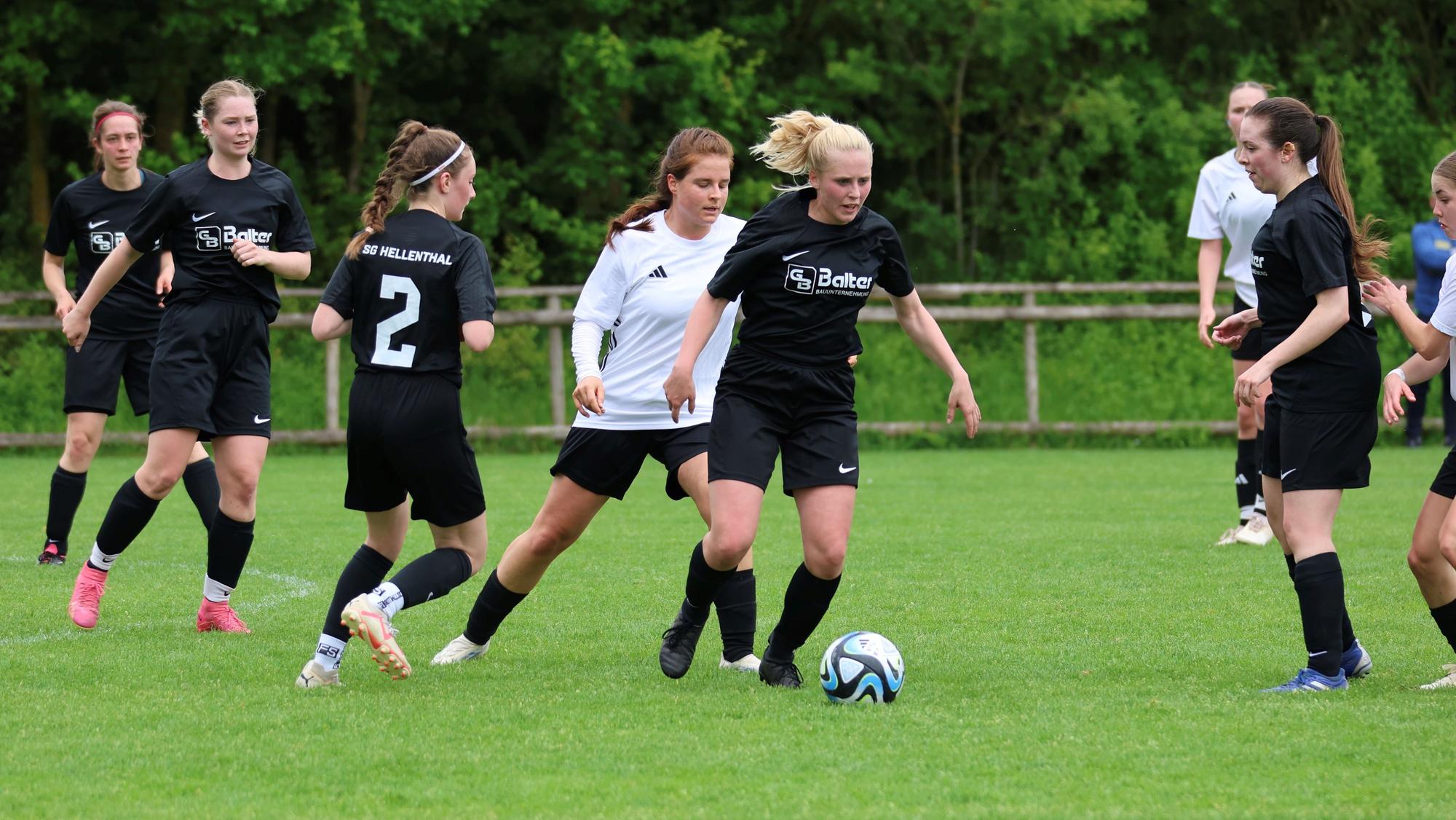 Lena Fink von der SG Hellenthal im Pokalspiel gegen Kommern.