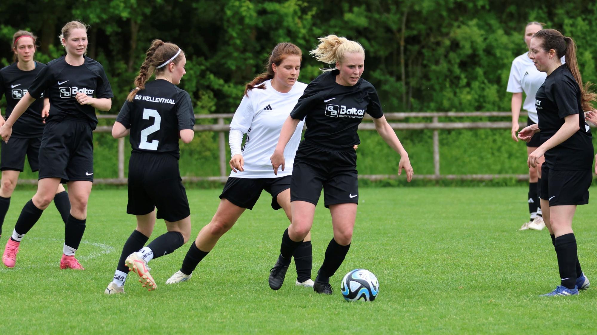 Fußballerin Lena Fink von der SG Hellenthal im Pokalspiel gegen Kommern.