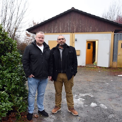 Nach der Schließung des Nachbarschaftsbüros nutzt die Bürgergemeinschaft „Wir in Eichen“ die bereits 1994 aufgestellten Wohncontainer an der Eichener Straße wieder als Vereinsstandort. Neue Leiter der Waldbröler Gemeinschaft sind Alfred Wedel (Vize-Vorsitzender, links) und Peter Hildebrandt (Vorsitzender).