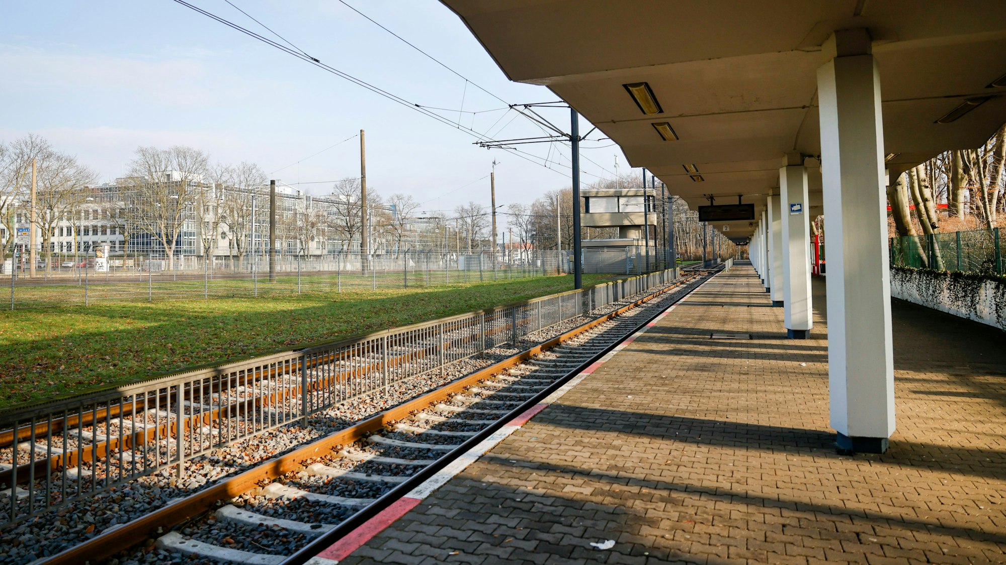 Die Sonderhaltestelle der KVB am Rheinenergie-Stadion in Müngersdorf.