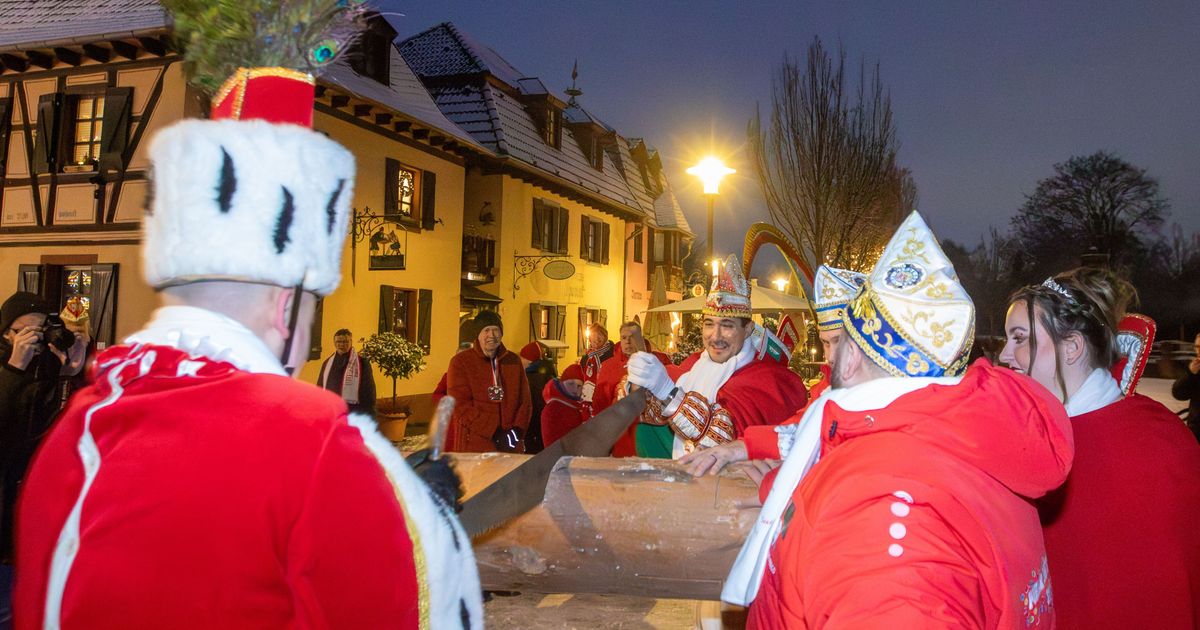 Porzer Karneval: Dreigestirn bezieht die Hofburg und besucht die Feuerwehr