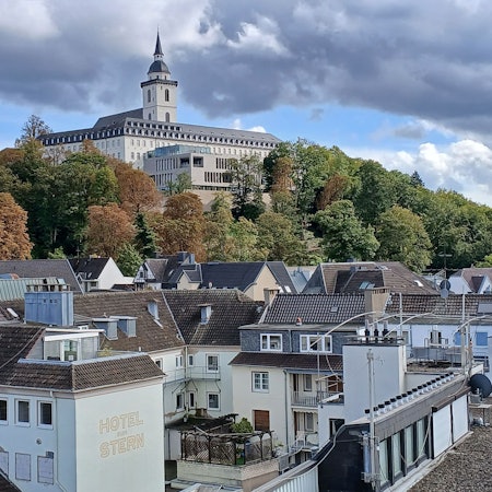 Am Samstag organisiert die Stadt Siegburg eine Führung durch die ehemalige Benediktinerabtei und das KSI am Michaelsberg.