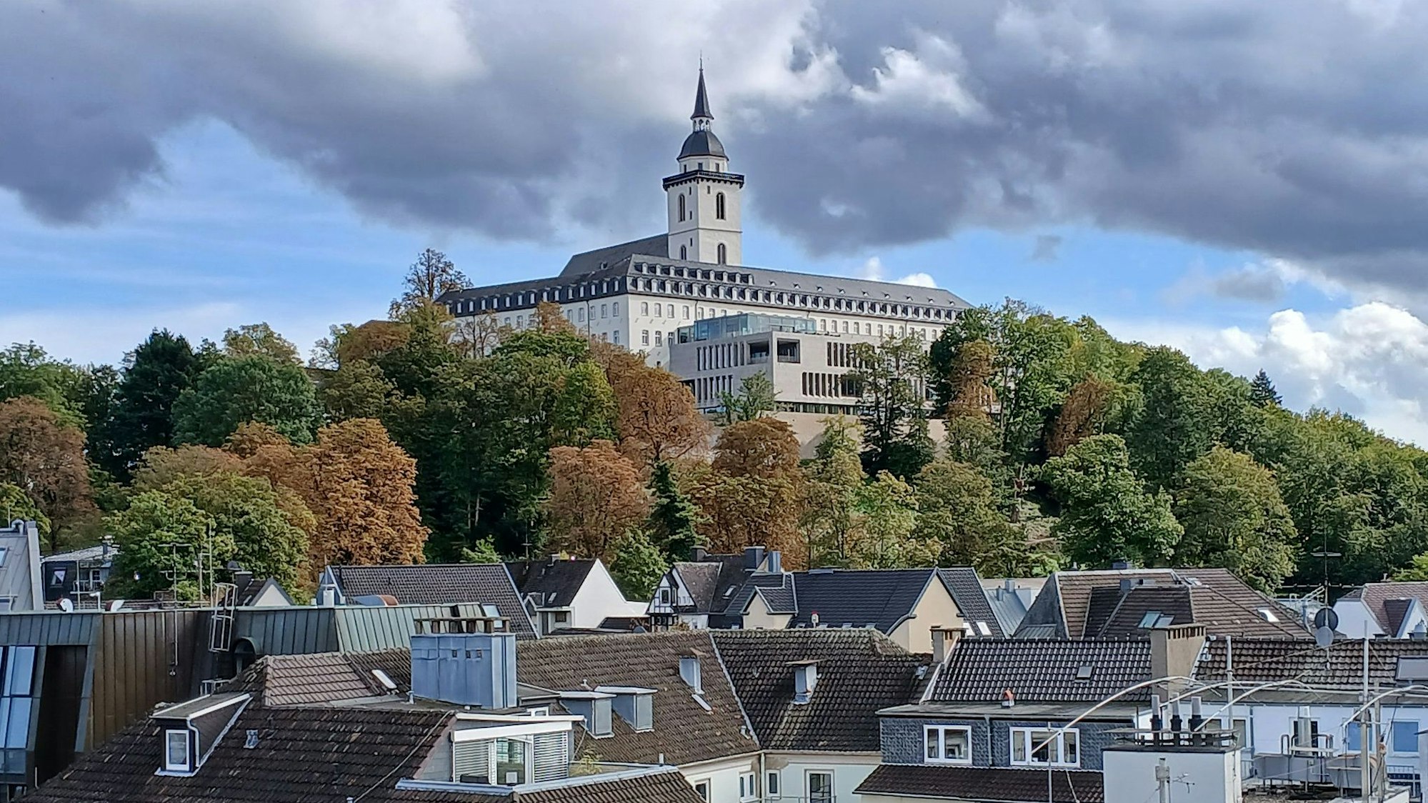 Am Samstag organisiert die Stadt Siegburg eine Führung durch die ehemalige Benediktinerabtei und das KSI am Michaelsberg.