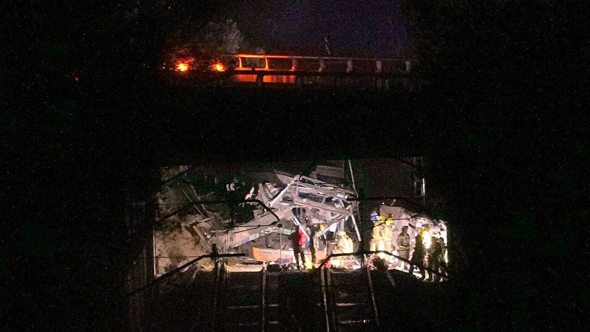 Dutzende Rettungswagen sowie rund 65 Sanitäter und Helfer waren im Einsatz.