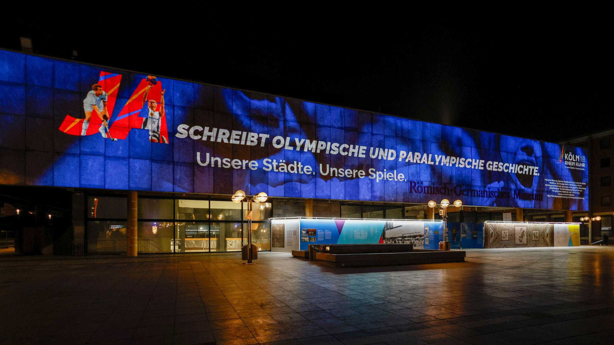 Ja zu Olympia? Mit einer Video-Installation wirbt die Landesregierung noch bis Samstag auf dem Römisch-Germanischen Museum neben dem Kölner Dom für die Spiele.
