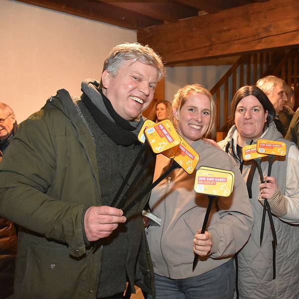 Paten für das Projekt „Tante Enso“ sind in Morsbach-Lichtenberg unter anderem und ab sofort (von links) Yvonne Steffensmeier, Patrick Gilles, Mareike Kirchhof und Marko Roth.