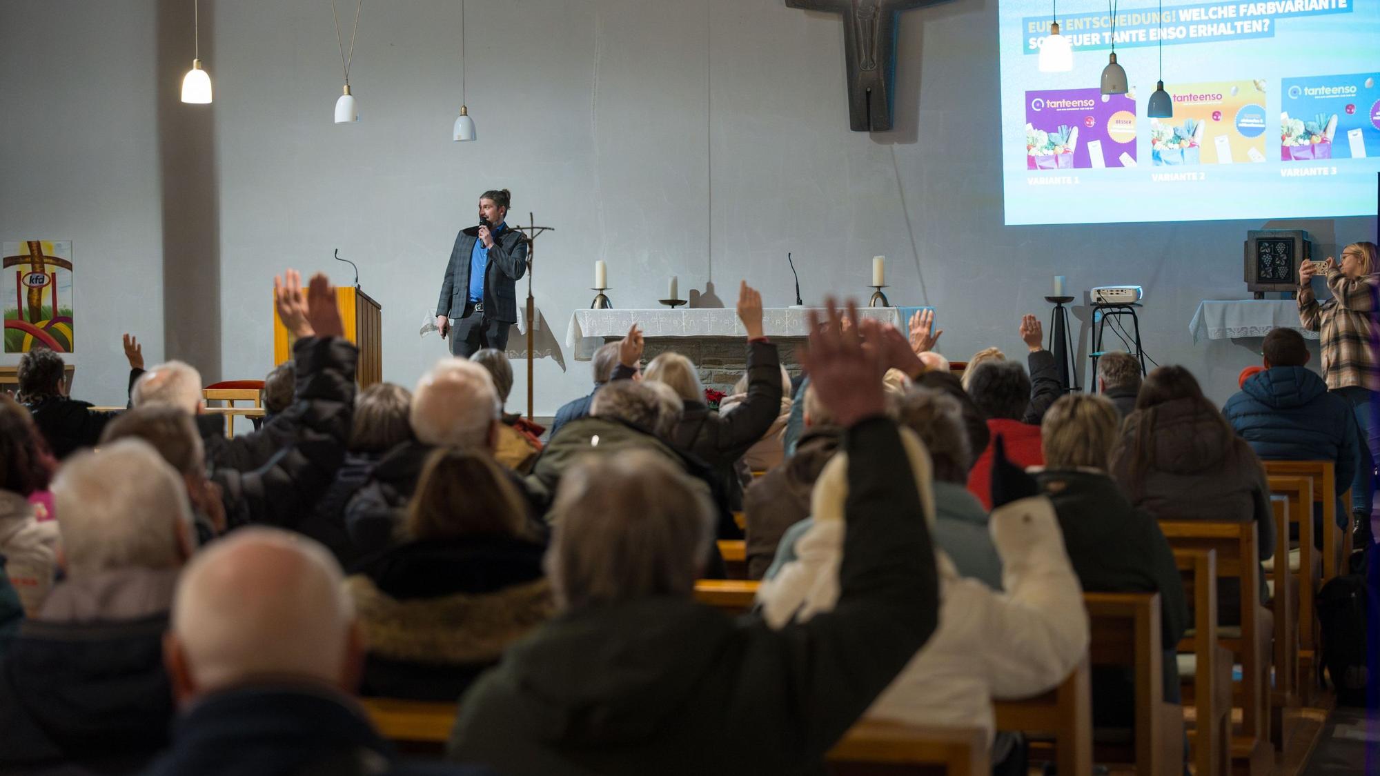 Rappelvoll war in der Morsbacher Ortschaft Lichtenberg die Kirche St. Joseph, als dort das Konzept hinter den „Tante Enso“-Märkten vorgestellt wurde.