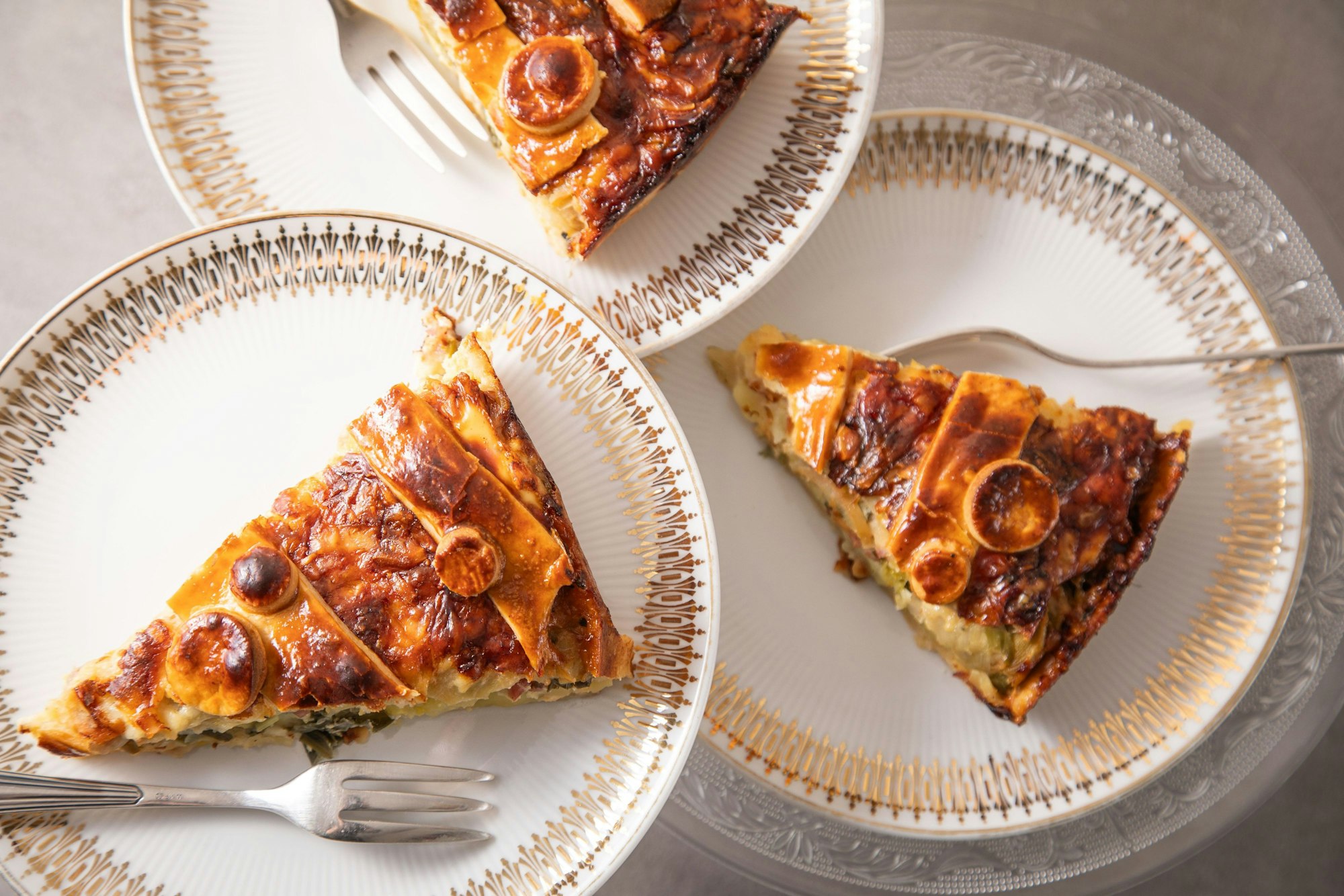 Mit den typischen Zutaten aus Kartoffeln, Lauch, Apfel und Bergkäse ist die Cholera eine Kombination aus Süßem und Herzhaftem. Beides befeuert sich so gegenseitig.