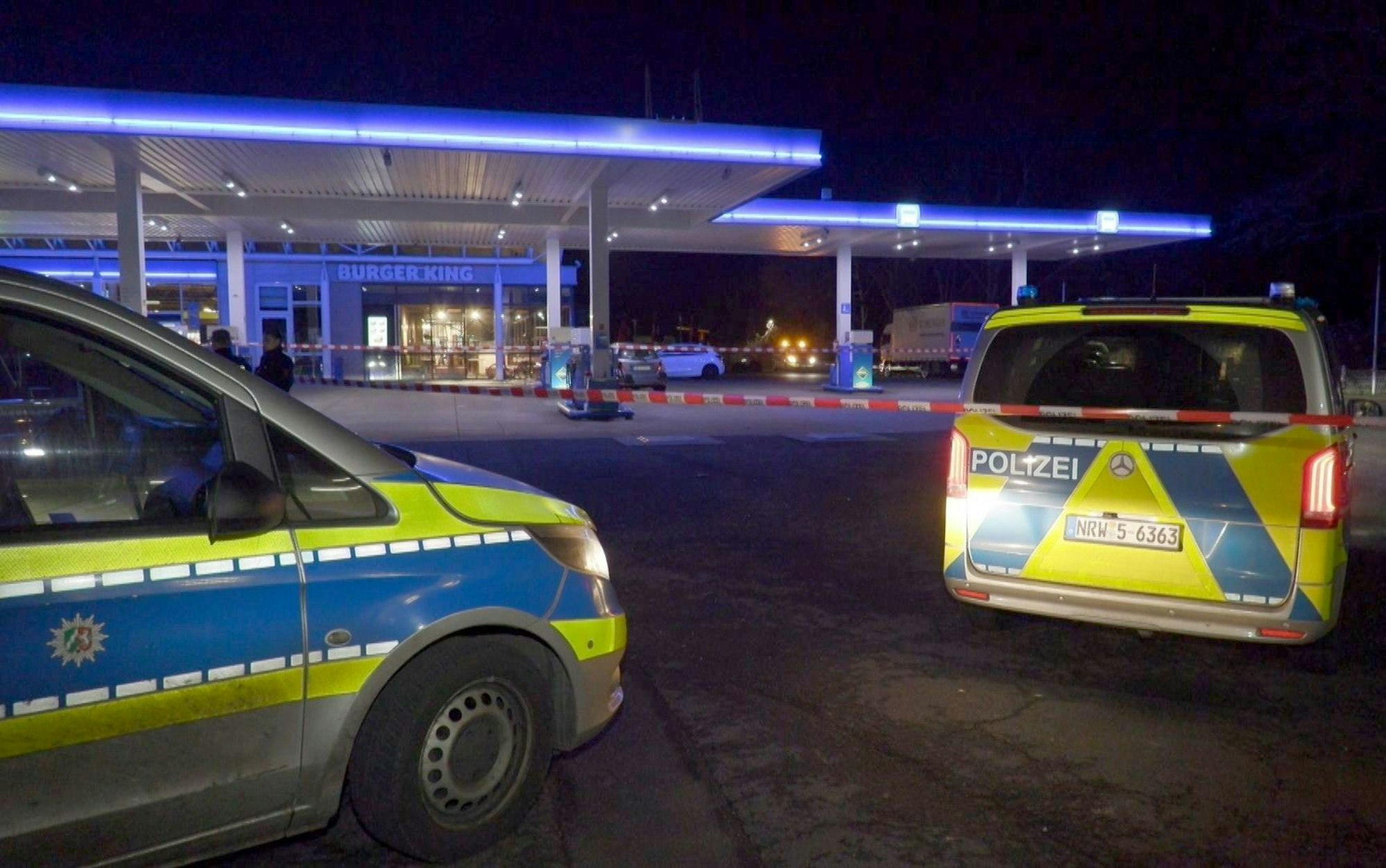 An der Aral-Tankstelle kam es zu dem dramatischen Einsatz.