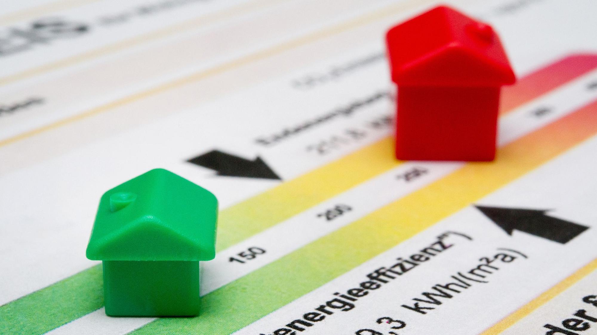 Neue Skala von A bis G: Ab Mai 2026 ändern sich die Bewertungsklassen von Energieausweisen.