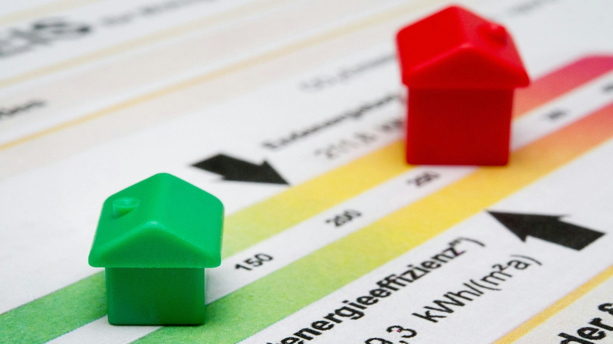 Neue Skala von A bis G: Ab Mai 2026 ändern sich die Bewertungsklassen von Energieausweisen.