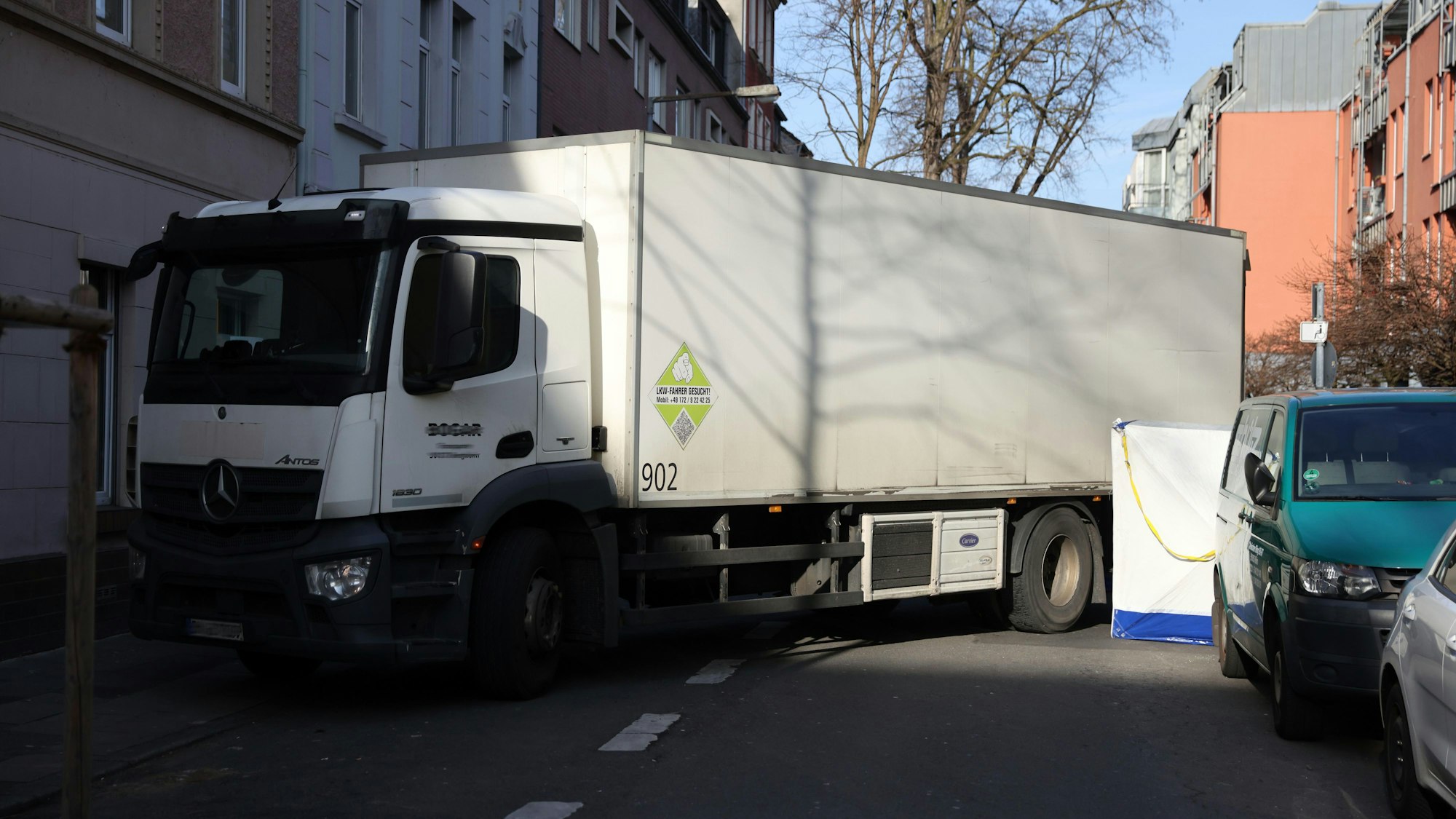 Bei dem Unfall in Kalk kam eine Frau ums Leben.