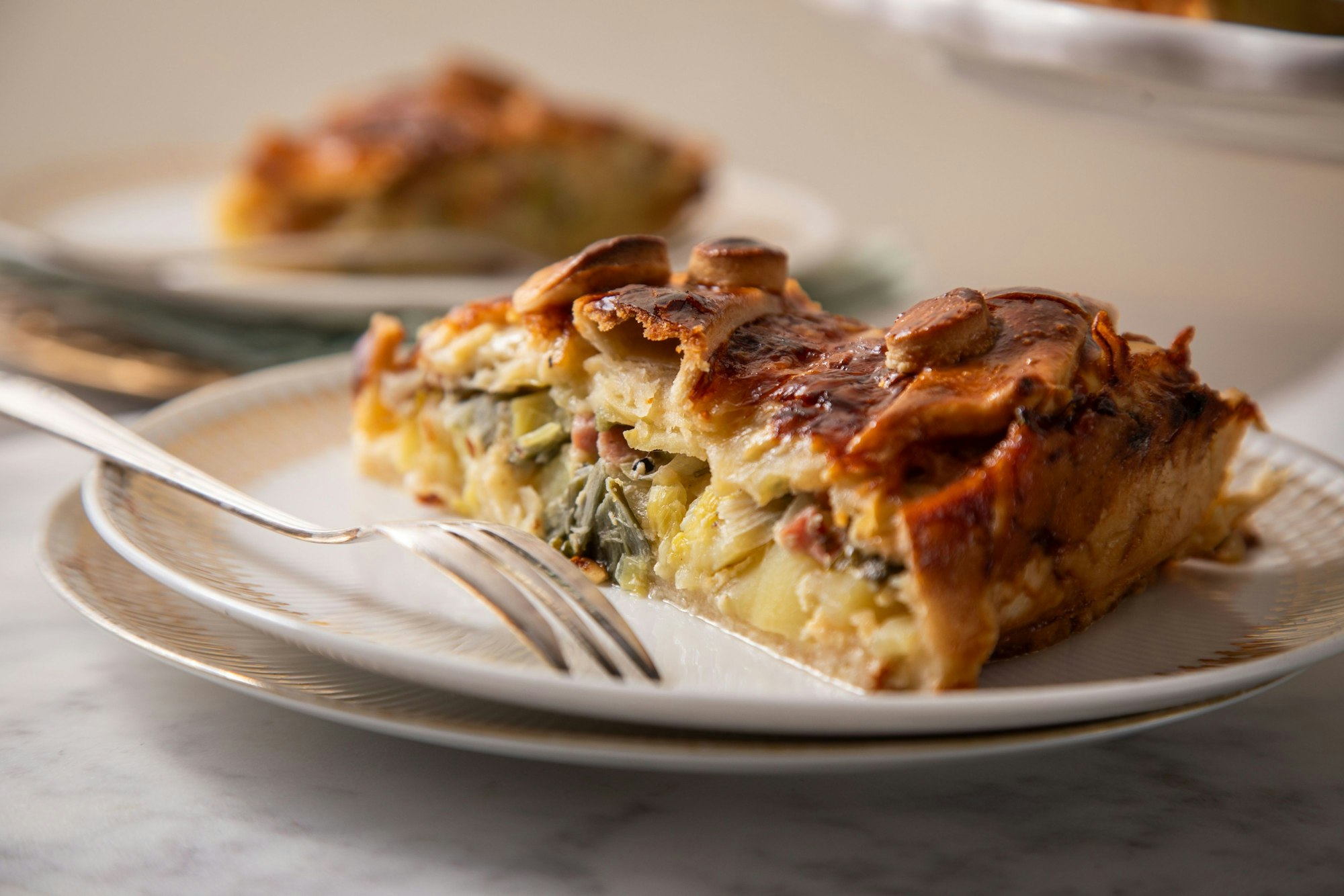 Der Teig für die Cholera erinnert an einen Mürbeteig. Hobbybäcker ahnen es: Die Zutaten werden dann nicht geknetet, sondern eher miteinander verrieben.