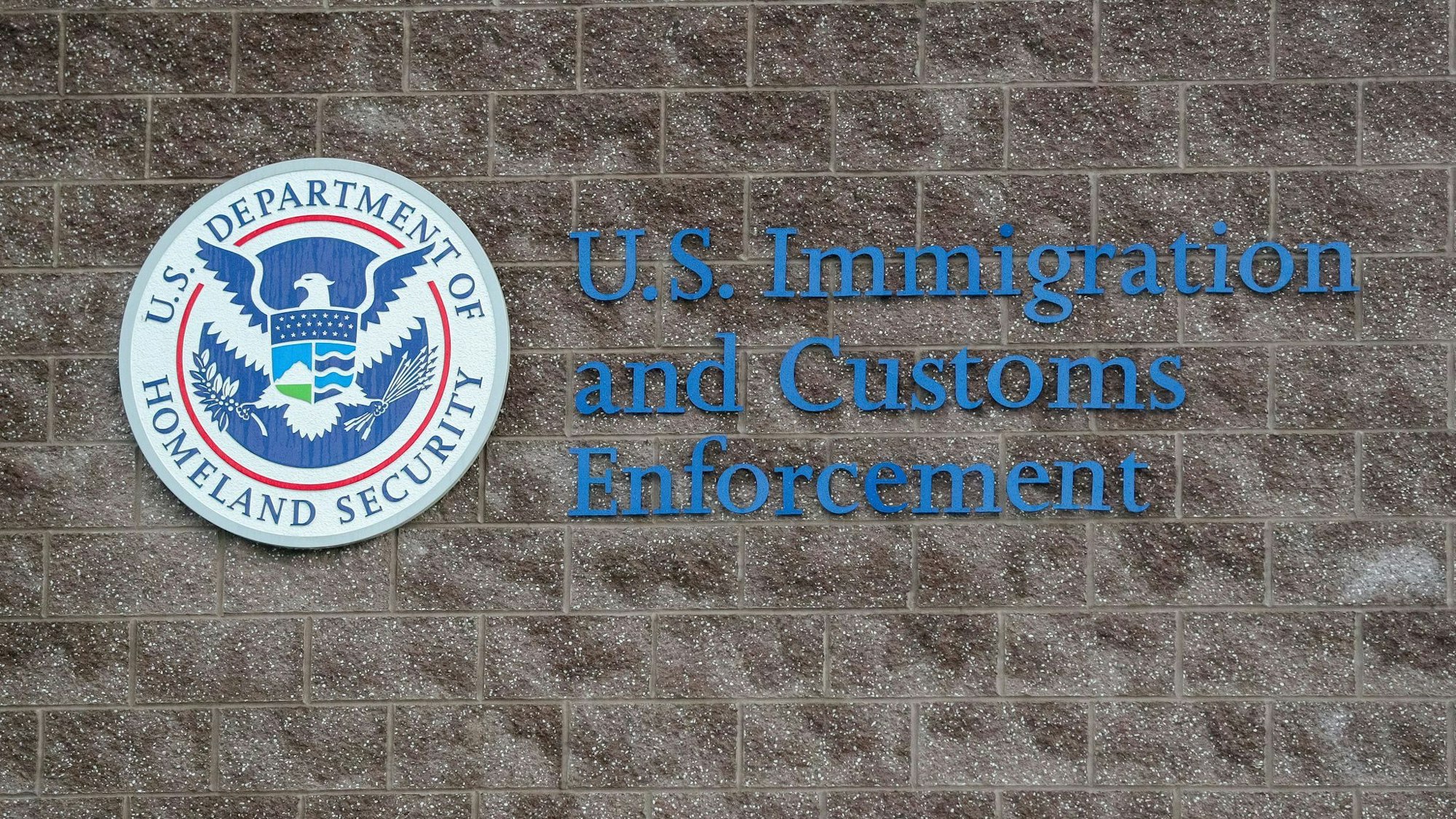 Die Einsätze der Einwanderungsbehörde ICE gegen Migranten sind in den USA schon länger umstritten. (Symbolbild)
