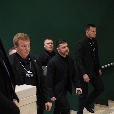 Der ukrainische Staatschef Selenskyj spricht in Davos mit US-Präsident Donald Trump.