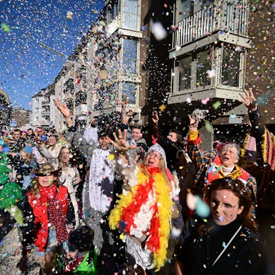 Feiern geht nur, wenn alle mit anpacken und sich engagieren.