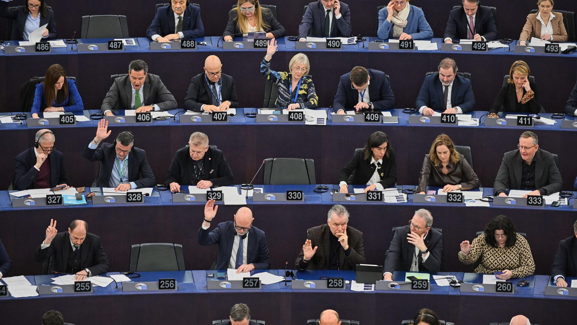 Abgeordnete des Europäischen Parlaments stimmen darüber ab, das EU-Freihandelsabkommen mit Ländern des südamerikanischen Staatenbunds Mercosur dem Gerichtshof der Europäischen Union (EuGH) vorzulegen.