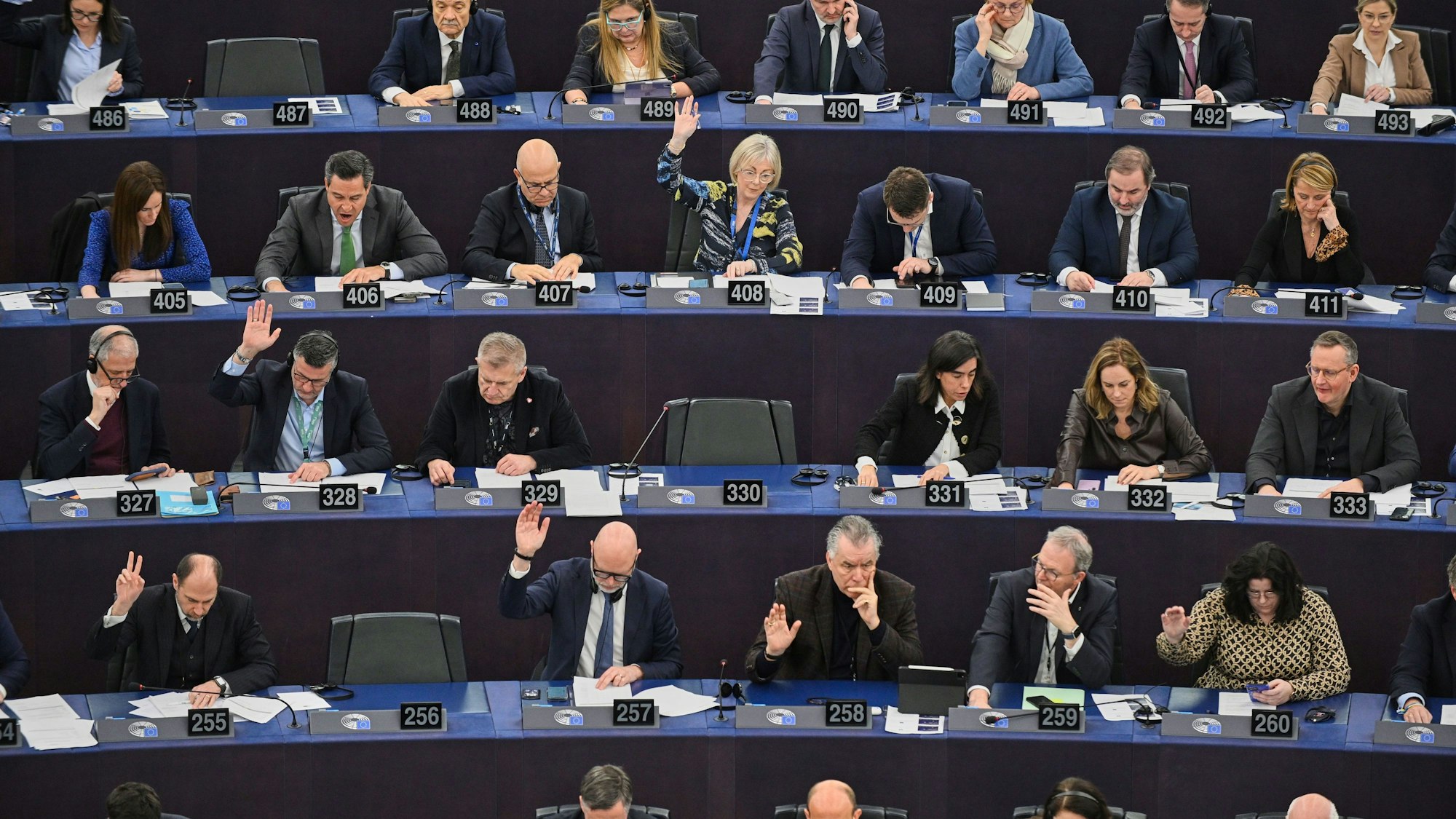 Abgeordnete des Europäischen Parlaments stimmen darüber ab, das EU-Freihandelsabkommen mit Ländern des südamerikanischen Staatenbunds Mercosur dem Gerichtshof der Europäischen Union (EuGH) vorzulegen.