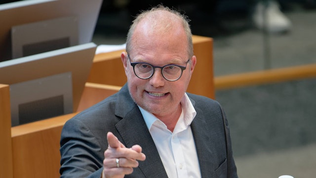 SPD-Landtagsfraktionschef Jochen Ott überzieht die schwarz-grüne Landesregierung in NRW immer wieder mit scharfer Kritik. (Archivbild)