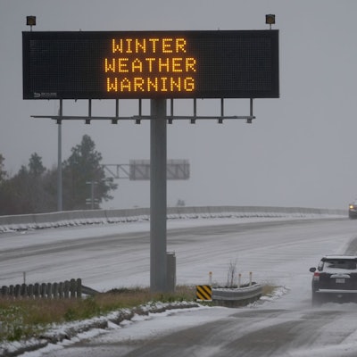 Für Millionen Menschen gelten Wetterwarnungen.