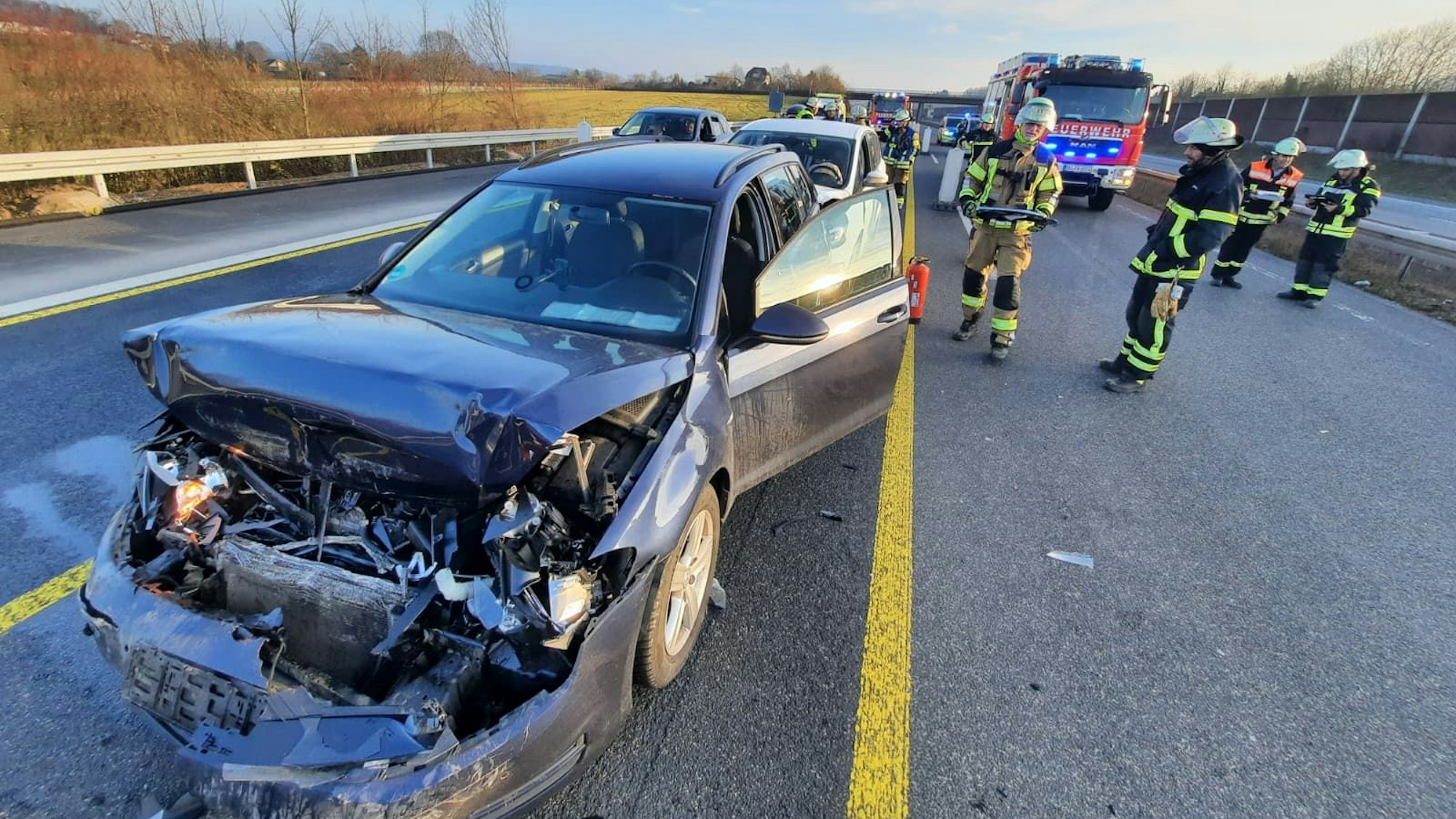 Elf Leichtverletzte gab es bei einem Unfall in Höhe Königswinter-Bellinghausenerhohn, vier Fahrzeuge waren beteiligt.