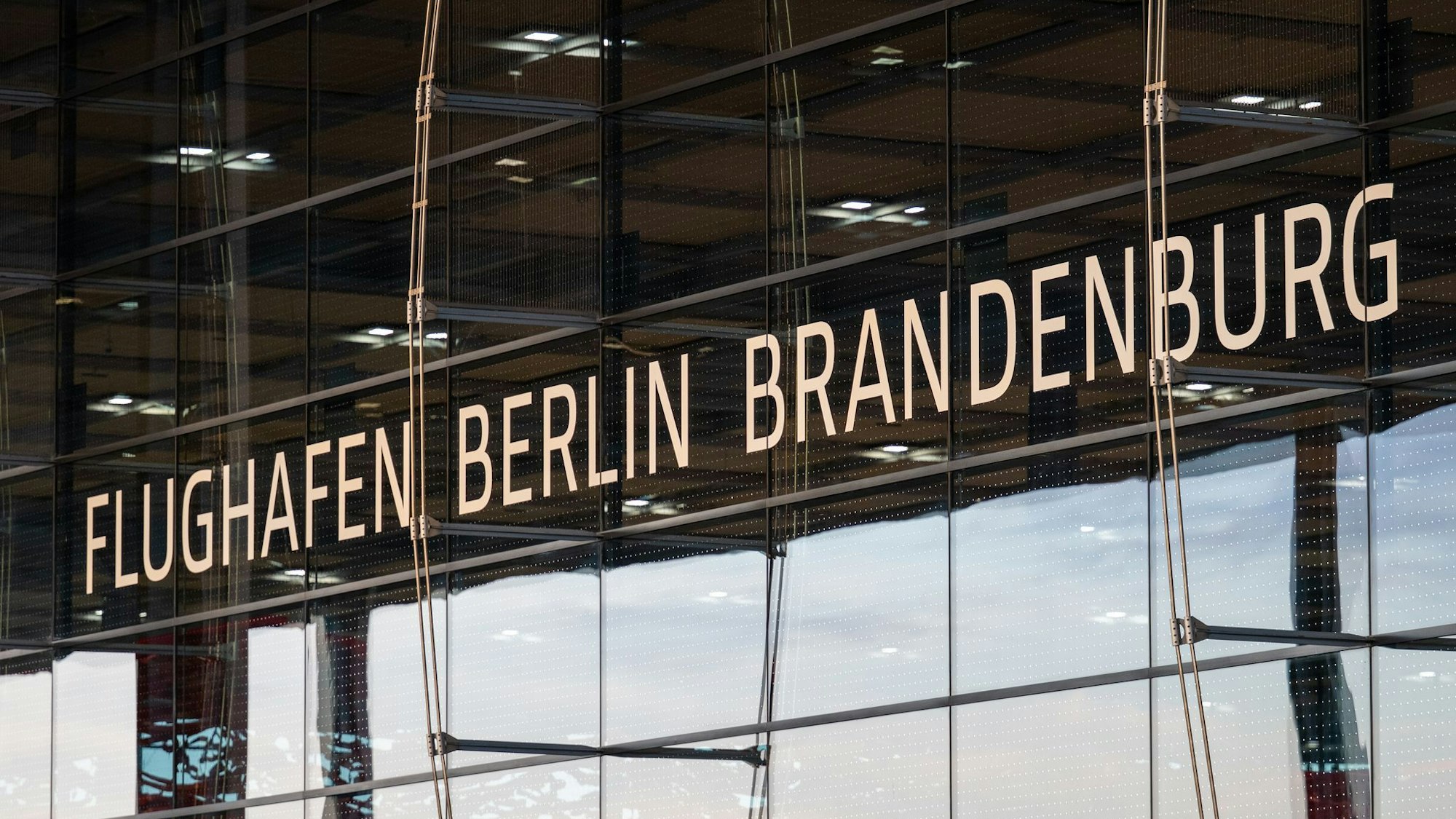 Ein mutmaßlicher Waffenschmuggler der Terrororganisation Hamas fest ist am BER festgenommen worden. (Archivbild)