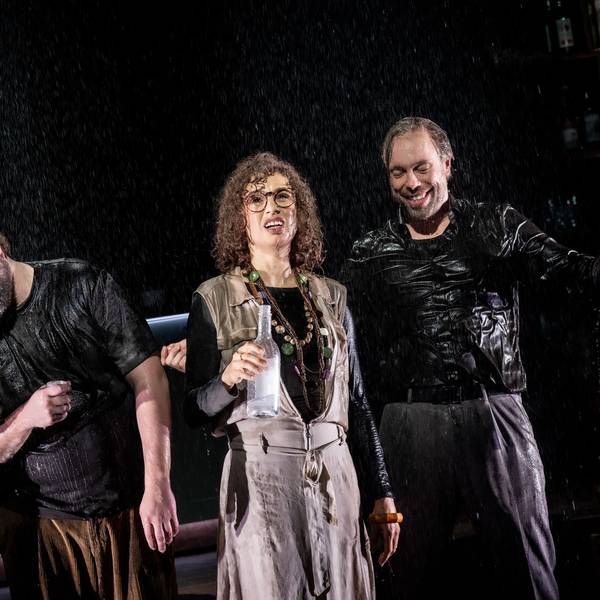 Eine Szene aus „Der Gott des Gemetzels“ am Theater Bonn, 2026