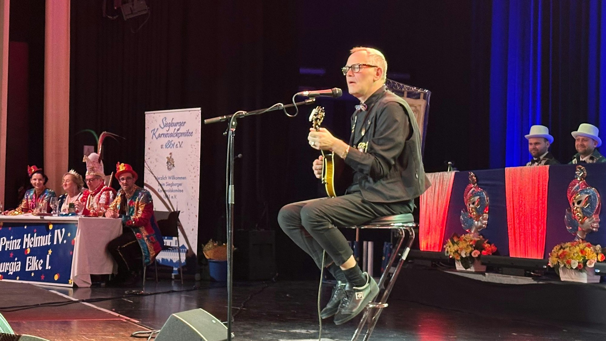J.P. Weber hat im Rhein-Sieg-Forum den ersten Auftritt als Büttenredner.