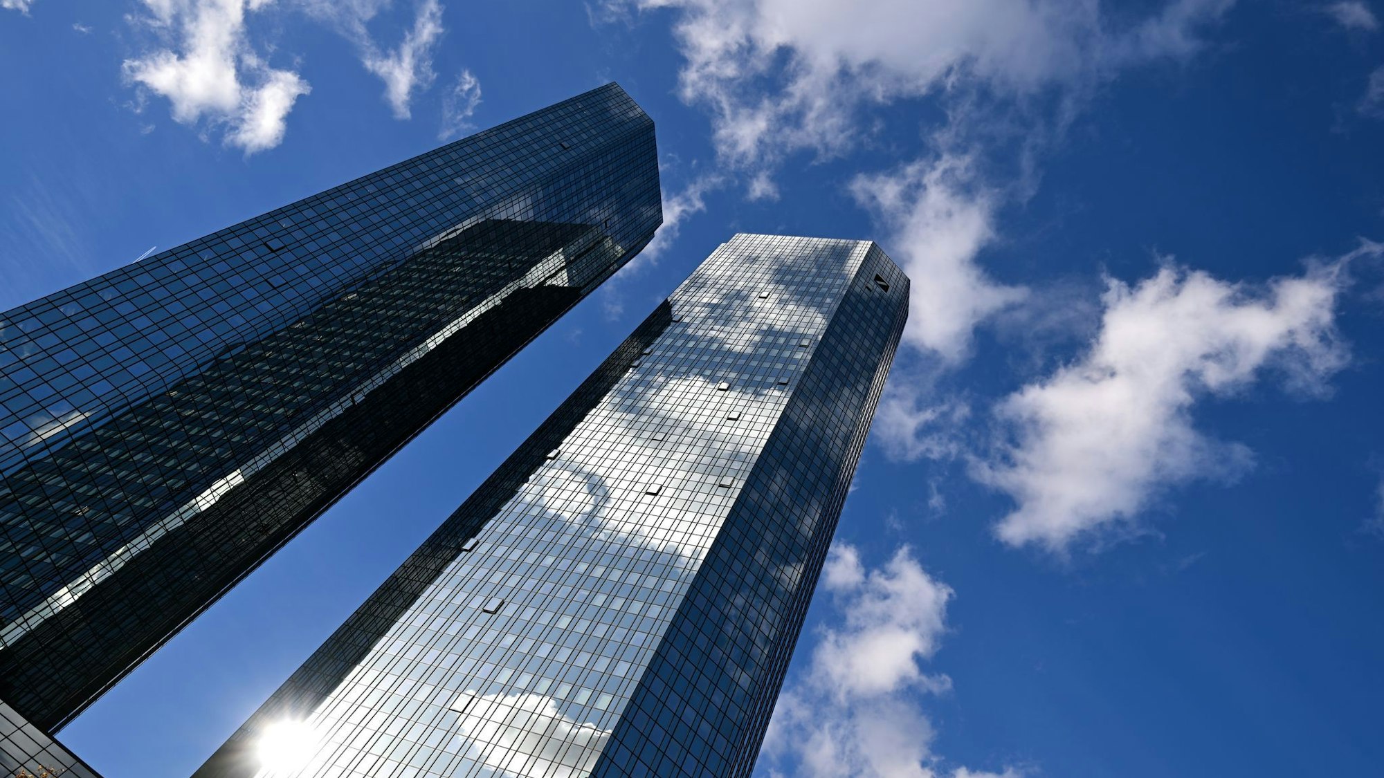 Die Deutsche Bank treibt die Digitalisierung ihres Privatkundengeschäfts voran. (Archivbild)