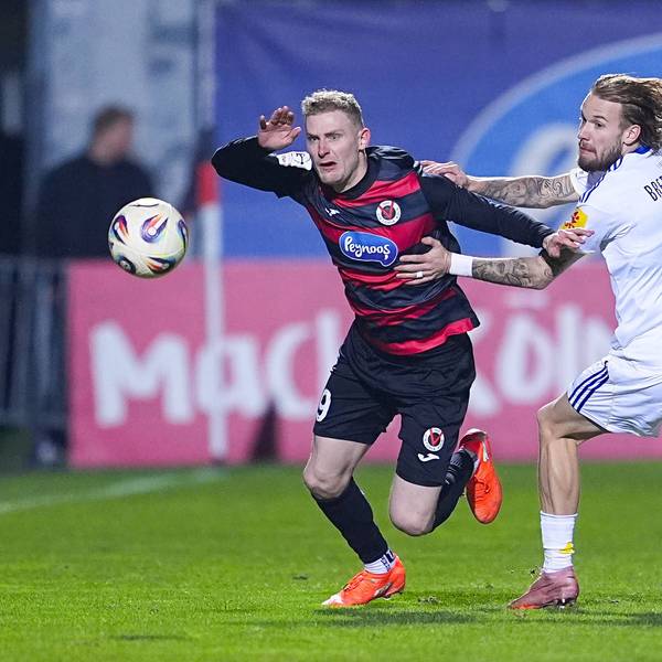 23.01.2026, xydrx, Fußball, 3.Liga, FC Viktoria Köln - 1.FC Saarbrücken, Saison 2025 2026, Sportpark Höhenberg: Meiko Sponsel FC Viktoria Köln 19 im Zweikampf gegen Niko Bretschneider 1.FC Saarbrücken 28 DFB regulations prohibit any use of photographs as image sequences and or quasi-video. Photo: xYannisxDreimannxPressefotoKochx Nordrhein-Westfahlen Deutschland *** 23 01 2026, xydrx, Football, 3 Liga, FC Viktoria Köln 1 FC Saarbrücken, Saison 2025 2026, Sportpark Höhenberg Meiko Sponsel FC Viktoria Köln 19 in duel against Niko Bretschneider 1 FC Saarbrücken 28 DFB regulations prohibit any use of photographs as image sequences and or quasi video Photo xYannisxDreimannxPressefotoKochx Nordrhein Westfahlen Germany