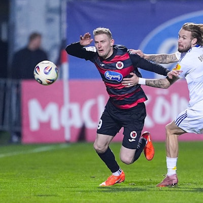 23.01.2026, xydrx, Fußball, 3.Liga, FC Viktoria Köln - 1.FC Saarbrücken, Saison 2025 2026, Sportpark Höhenberg: Meiko Sponsel FC Viktoria Köln 19 im Zweikampf gegen Niko Bretschneider 1.FC Saarbrücken 28 DFB regulations prohibit any use of photographs as image sequences and or quasi-video. Photo: xYannisxDreimannxPressefotoKochx Nordrhein-Westfahlen Deutschland *** 23 01 2026, xydrx, Football, 3 Liga, FC Viktoria Köln 1 FC Saarbrücken, Saison 2025 2026, Sportpark Höhenberg Meiko Sponsel FC Viktoria Köln 19 in duel against Niko Bretschneider 1 FC Saarbrücken 28 DFB regulations prohibit any use of photographs as image sequences and or quasi video Photo xYannisxDreimannxPressefotoKochx Nordrhein Westfahlen Germany