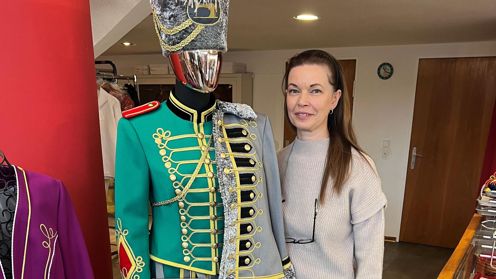 Viktoria Wanner ist seit 15 Jahren die Kompaniechefin der Uniformschneiderei.
