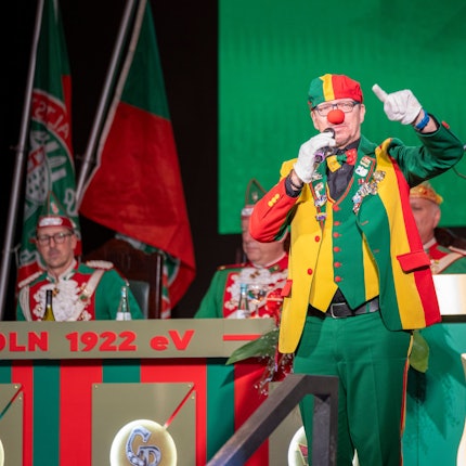 Reimredner Jörg Runge als Tuppes vum Land