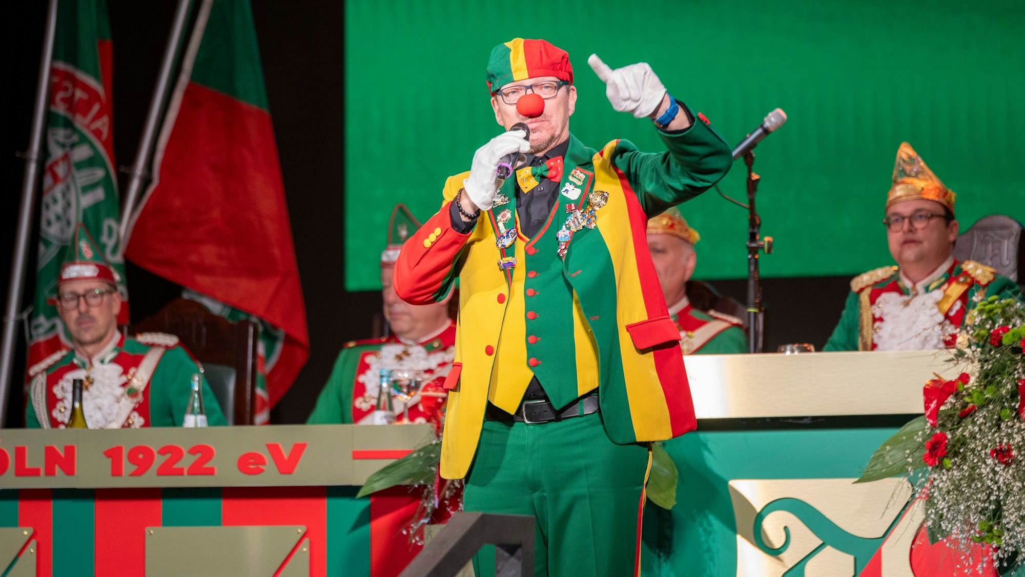 Reimredner Jörg Runge als Tuppes vum Land