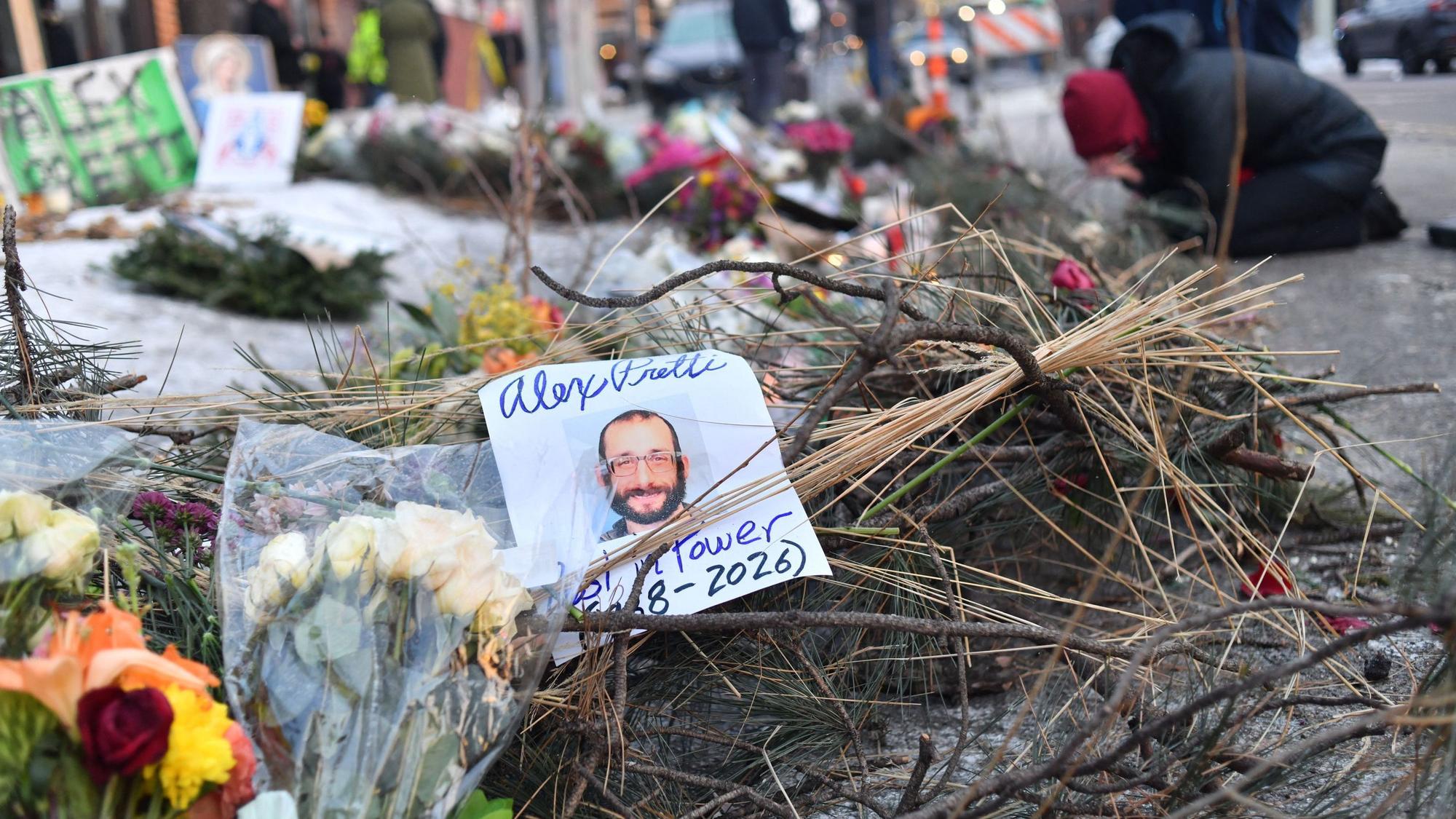 Blumen am Tatort: Viele Amerikaner gedenken Alex Pretti.