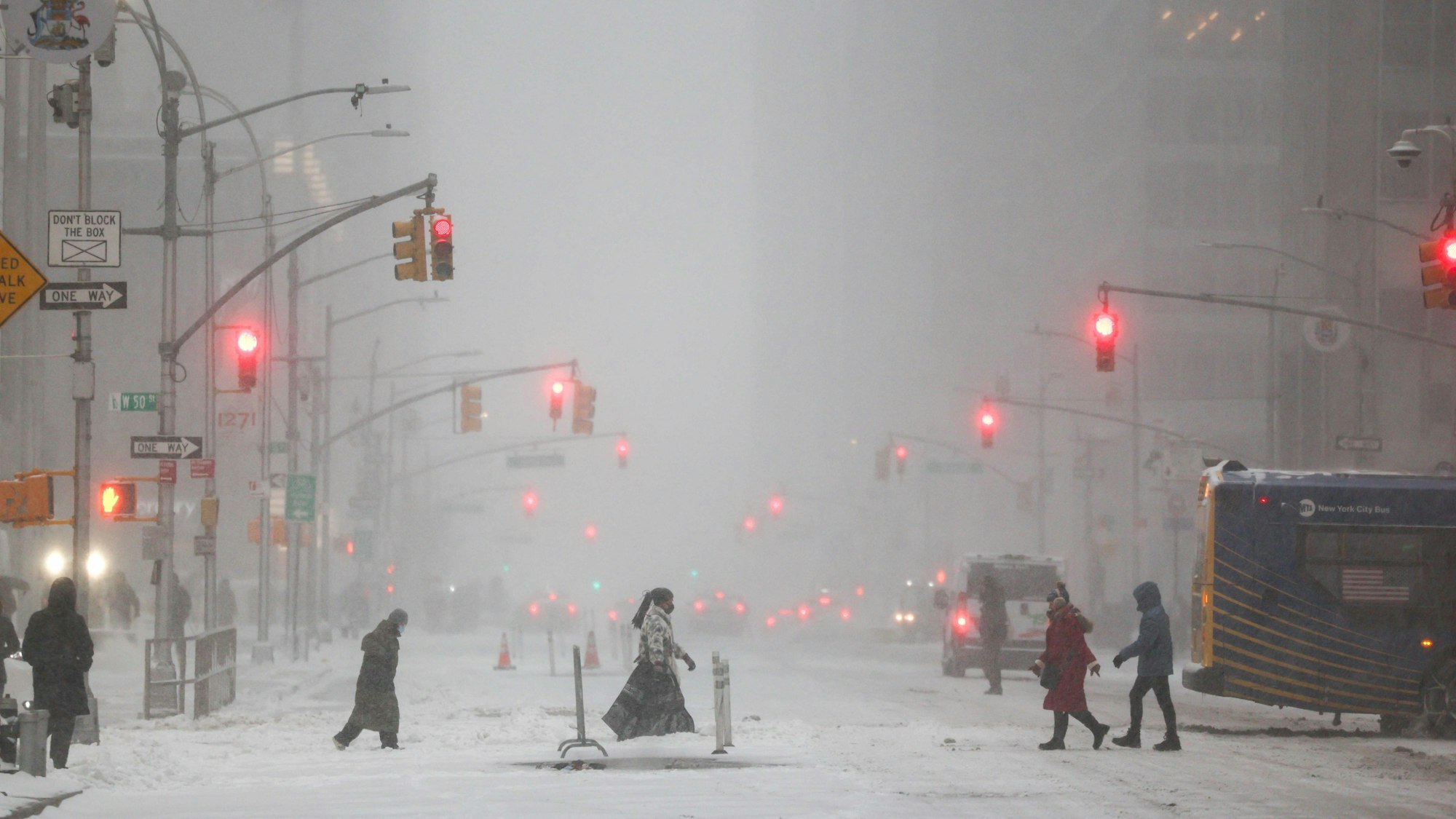 Ein Schneesturm brachte Schnee, Schneeregen und Eisregen in den USA mit sich.