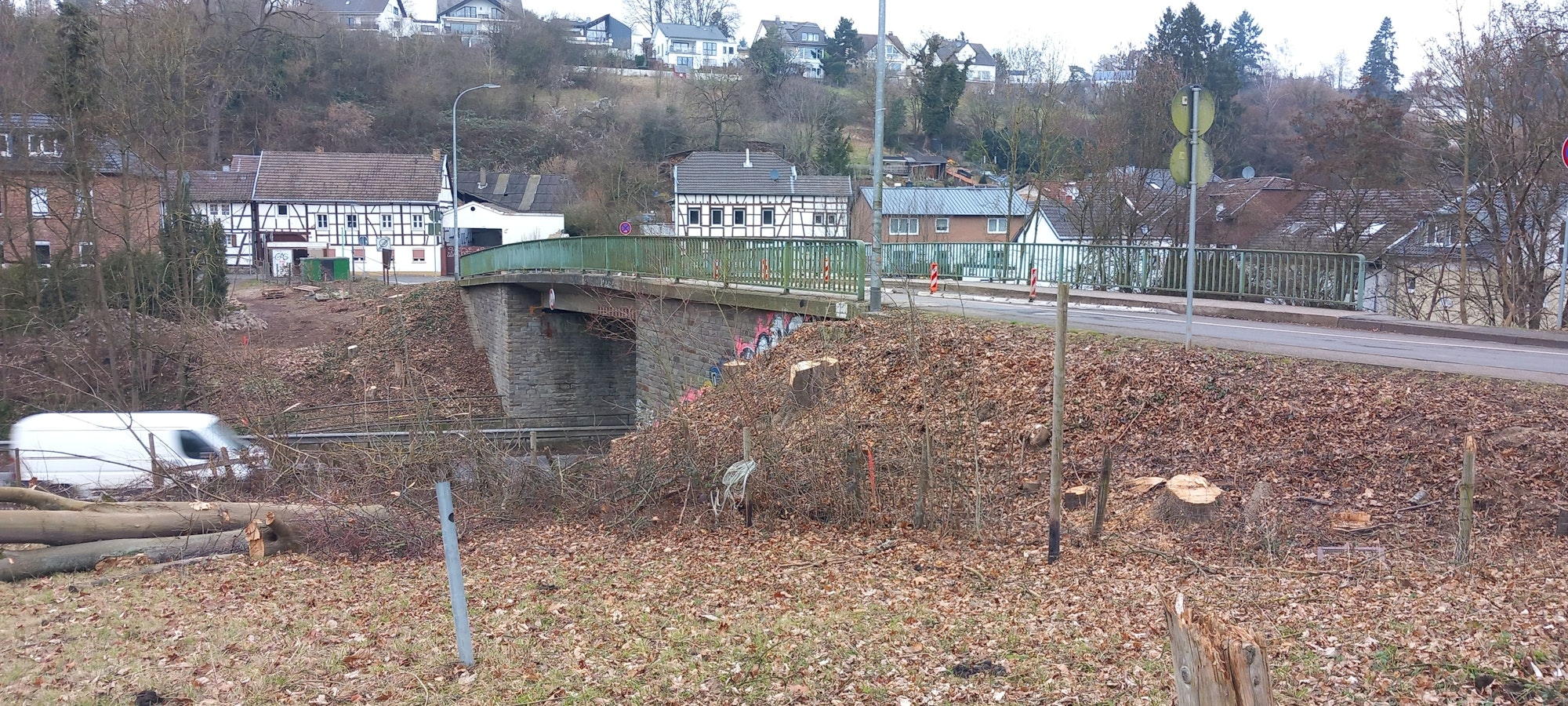 Die Seibachbrücke nach der Rodung im Januar 2026